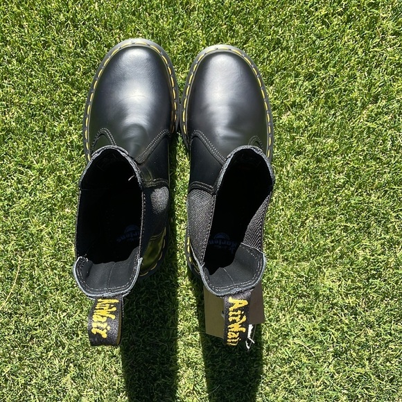 NWT DR MARTENS 2976 Hi Smooth Leather Chelsea Boots! - Picture 13 of 16